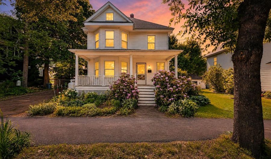 202 Norfolk St, Bangor, ME 04401 - 3 Beds, 2 Bath