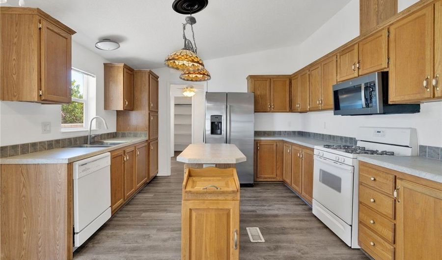 22241 Nisqually Rd 98, Apple Valley, CA 92308 - 4 Beds, 2 Bath