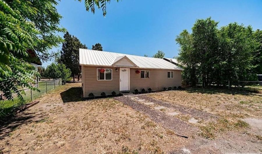 170 Golden St, Blackfoot, ID 83221 - 2 Beds, 1 Bath
