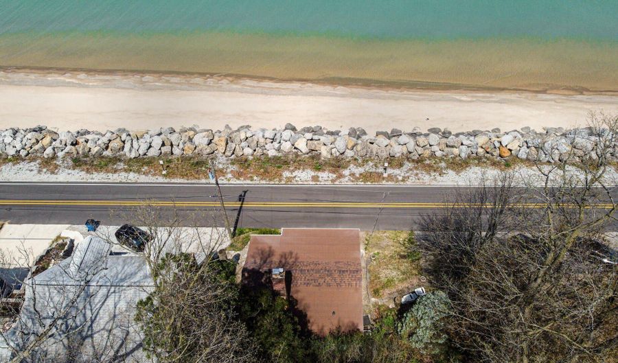 825 E Lake Front Dr, Beverly Shores, IN 46301 - 1 Beds, 2 Bath