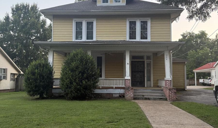 244 E Main St, Bells, TN 38006 - 5 Beds, 2 Bath