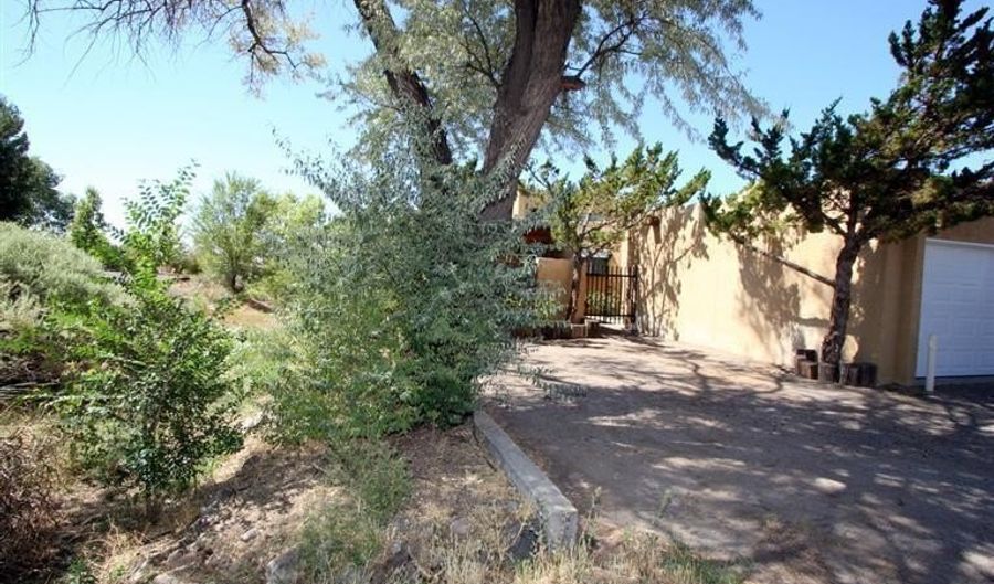 830 Live Oak Rd NE E, Albuquerque, NM 87122 - 2 Beds, 2 Bath