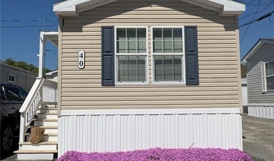 27 Woodward Road 40, Lincoln, RI 02865 - 2 Beds, 1 Bath