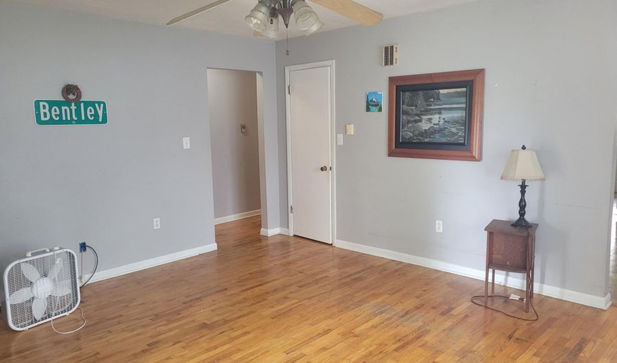 523 S SIMON St, Ada, OH 45810 - 3 Beds, 2 Bath