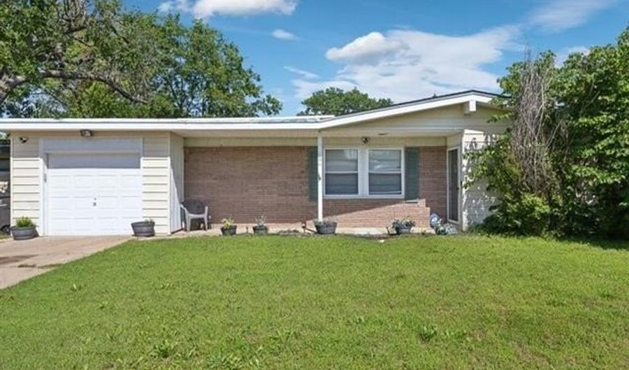 4721 Dartmouth Dr, Bartlesville, OK 74006 - 3 Beds, 2 Bath