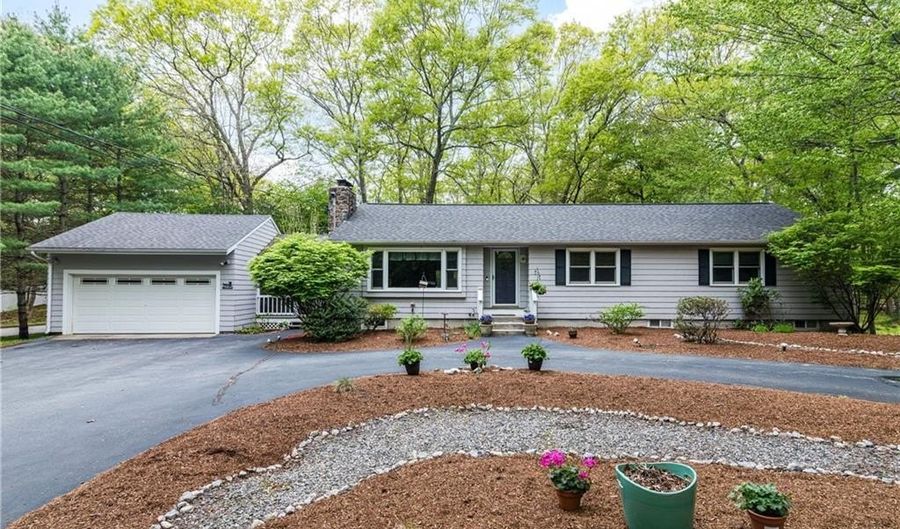 529 Shippeetown Rd, East Greenwich, RI 02818 - 3 Beds, 1 Bath