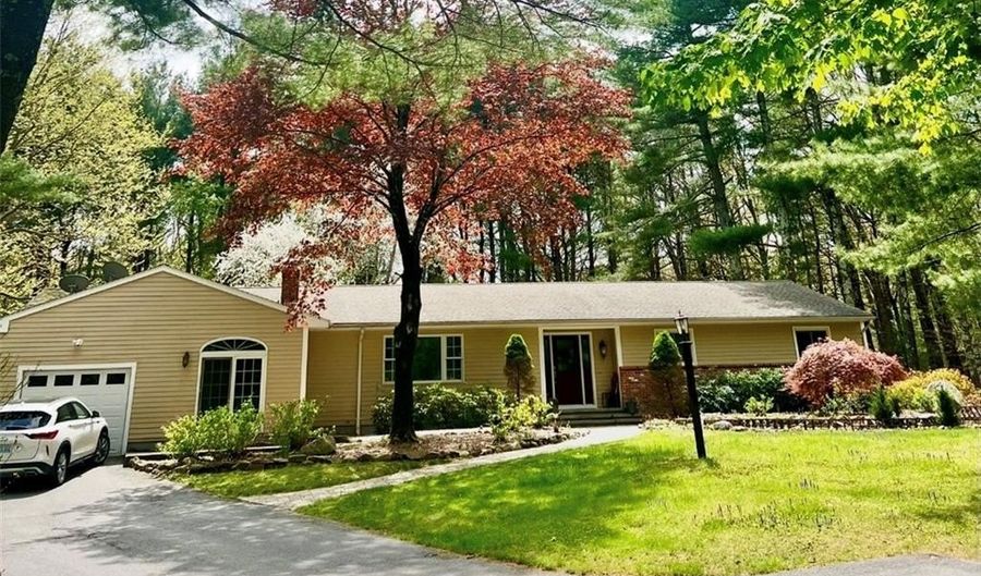 3720 Division Rd, East Greenwich, RI 02818 - 3 Beds, 3 Bath