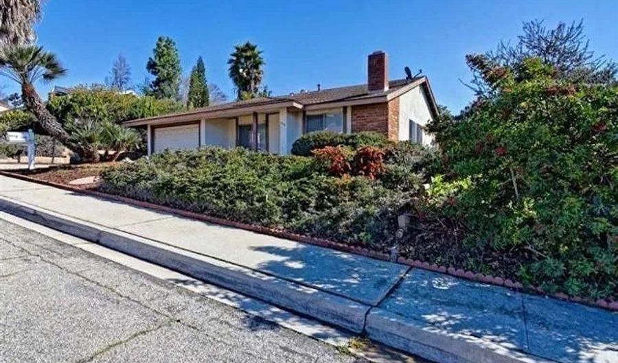 1990 Golden Cir, Escondido, CA 92026 - 2 Beds, 2 Bath