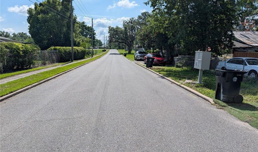 312 E 7TH St, Apopka, FL 32703 - 3 Beds, 1 Bath