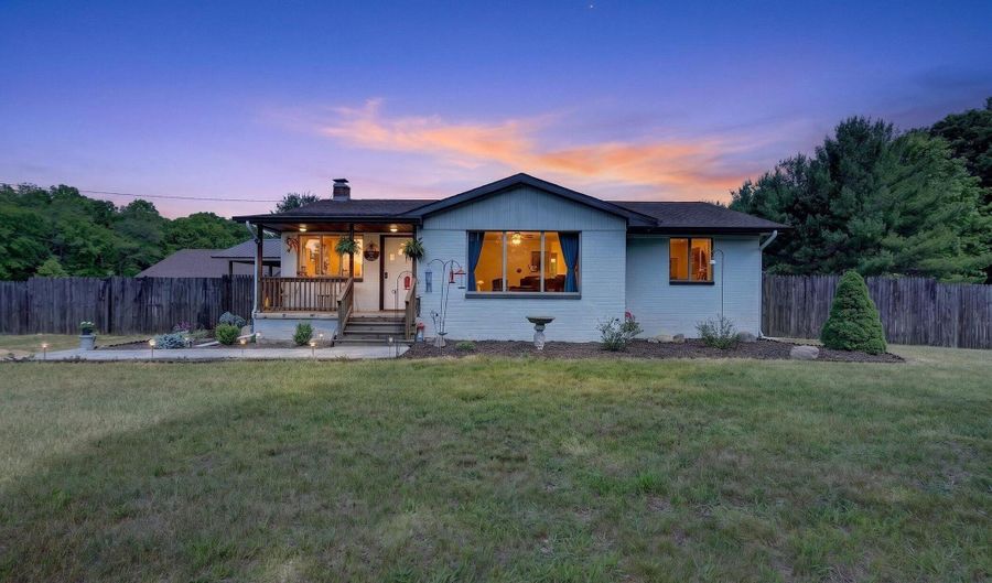 827 Williams Rd, Allegan, MI 49010 - 3 Beds, 1 Bath