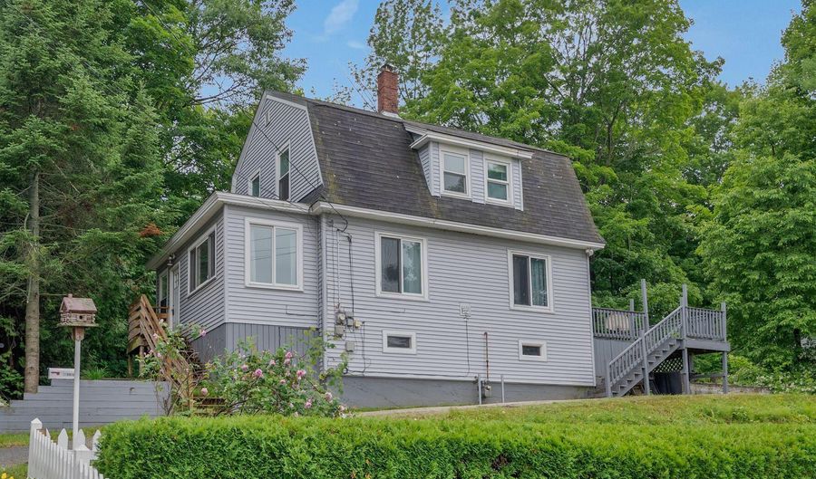 127 Broad St, Auburn, ME 04210 - 3 Beds, 1 Bath