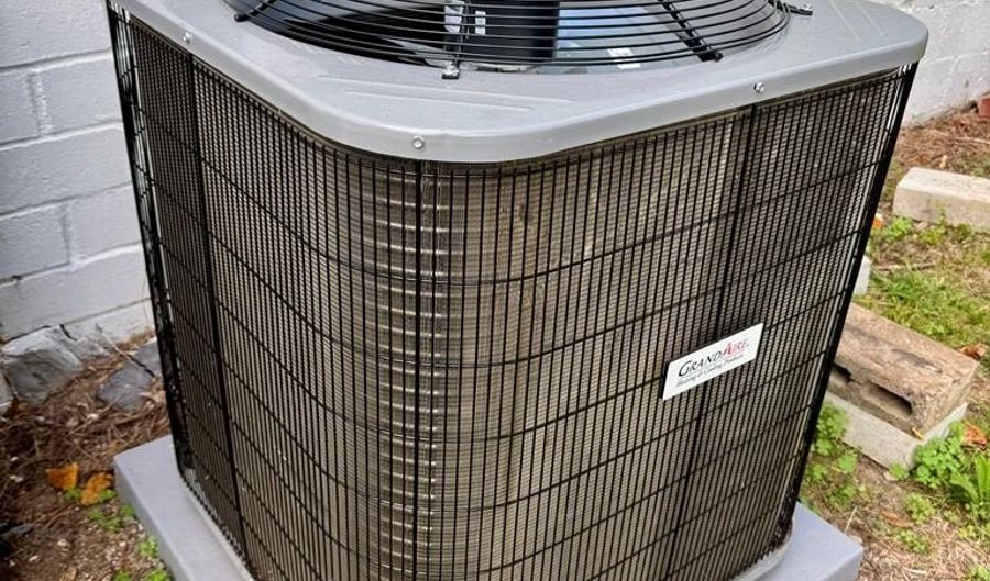 307 Mill St, Abbeville, SC 29620 - 3 Beds, 1 Bath