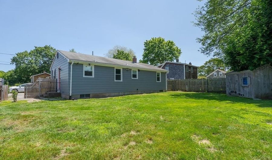 47 Planet Ave, East Providence, RI 02915 - 3 Beds, 1 Bath