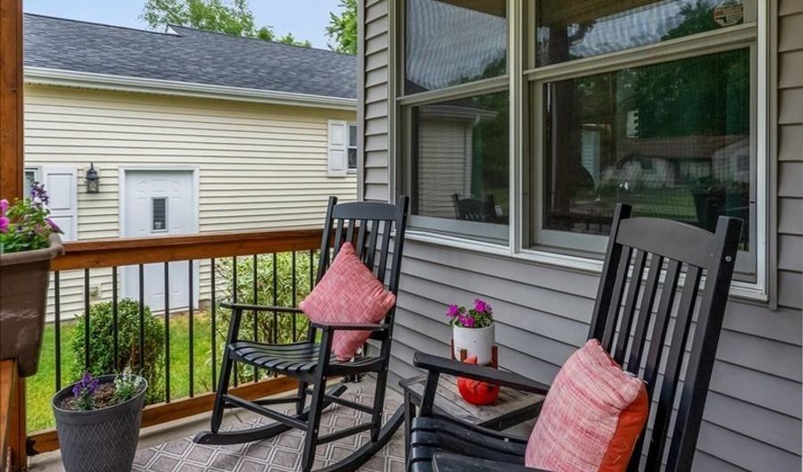 10118 Lund Ave, Algonquin, IL 60102 - 3 Beds, 3 Bath