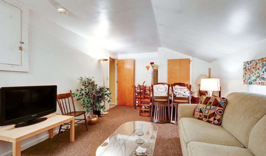 31 FULTON St, Akron, PA 17501 - 4 Beds, 2 Bath