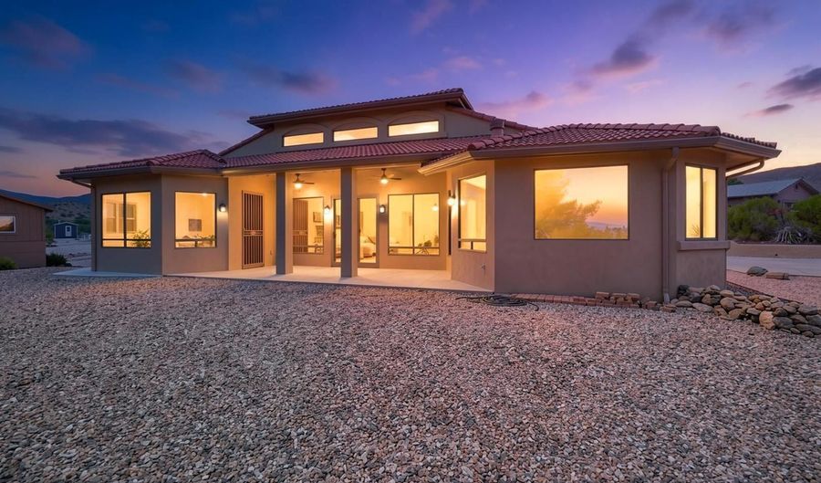 951 Roberts Rd, Clarkdale, AZ 86324 - 4 Beds, 4 Bath