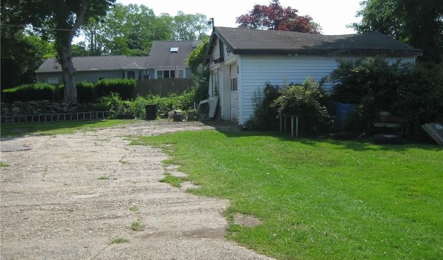 188 Greene Ln, Middletown, RI 02840 - 4 Beds, 2 Bath