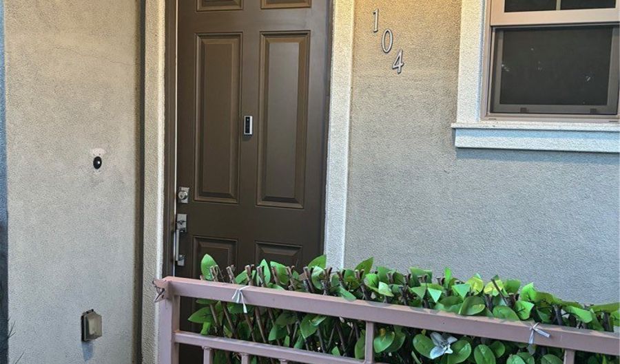 823 Anaheim Boulevard 104 104, Anaheim, CA 92805 - 3 Beds, 3 Bath
