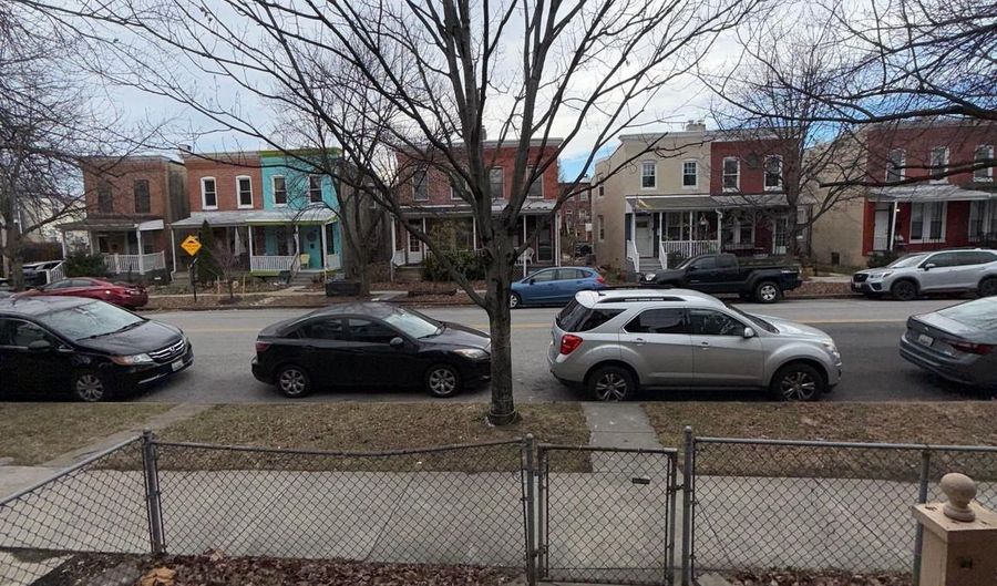 3113 BARCLAY St, Baltimore, MD 21218 - 2 Beds, 2 Bath