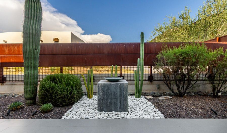 6525 E CAVE CREEK Rd 3, Cave Creek, AZ 85331 - 2 Beds, 3 Bath