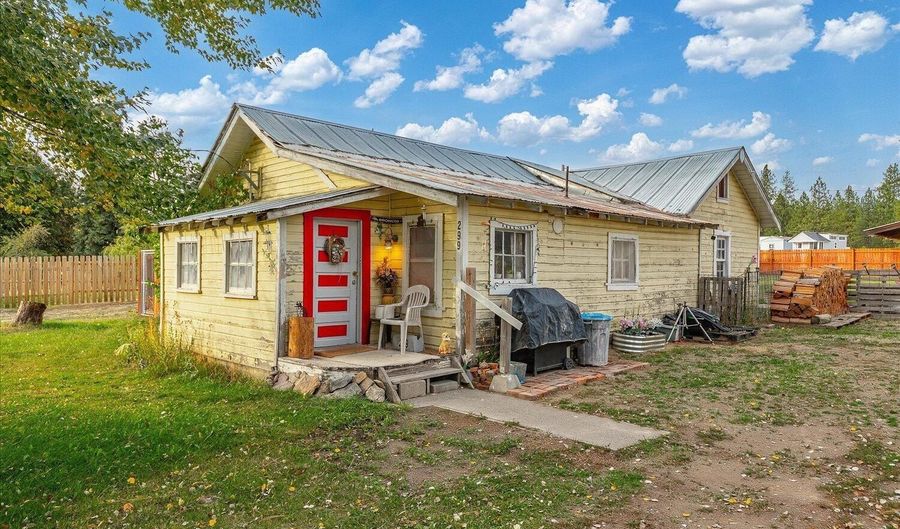 299 Railroad Ave, Blanchard, ID 83804 - 2 Beds, 1 Bath