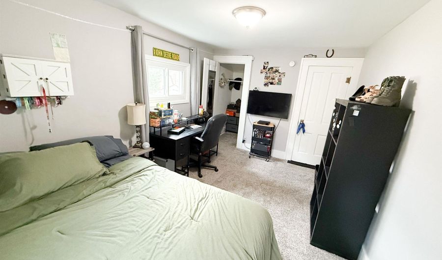 726 N Jackson St, Auburn, IN 46706 - 4 Beds, 2 Bath