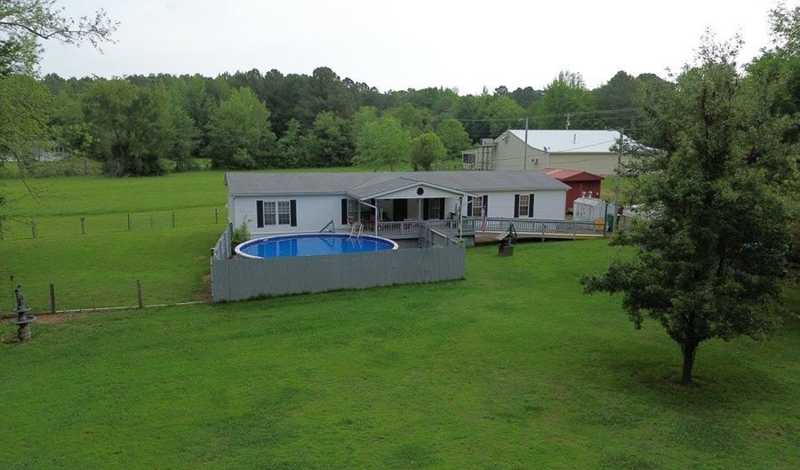 40 Lynn Ln, Big Sandy, TN 28221 - 4 Beds, 3 Bath
