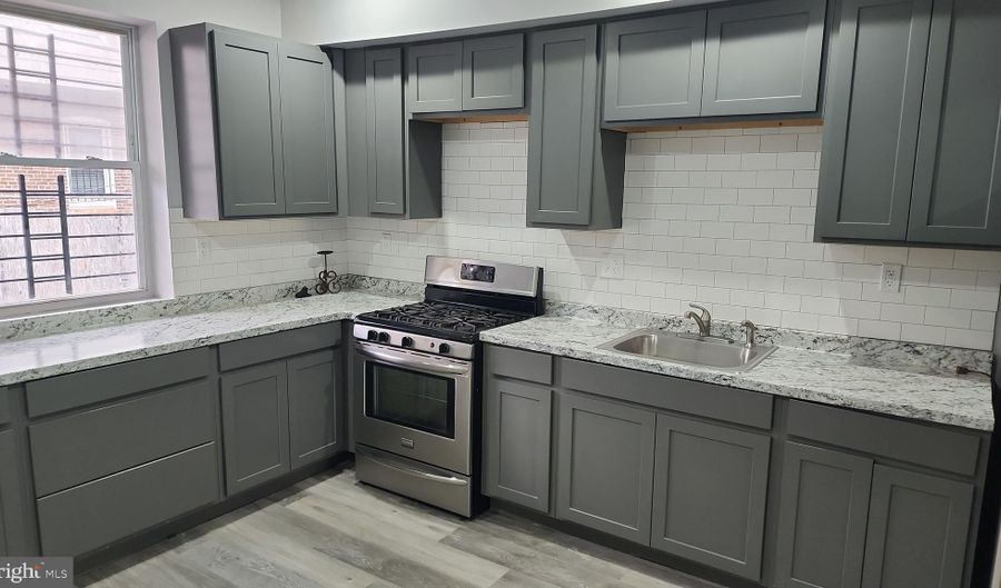 805 N KENWOOD Ave, Baltimore, MD 21205 - 4 Beds, 2 Bath