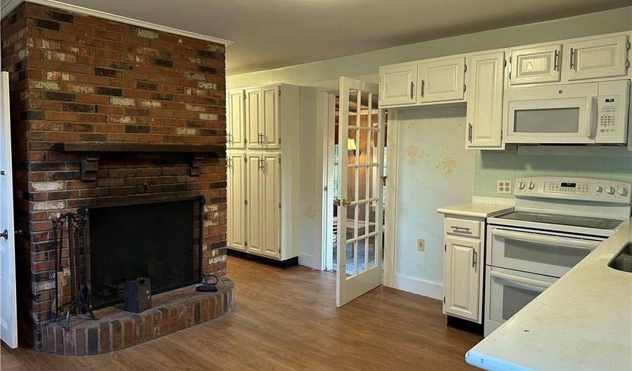 481 Oliphant Ln, Middletown, RI 02842 - 5 Beds, 2 Bath