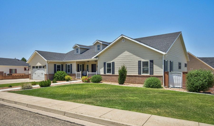 420 S Mesa Hills Dr, Cedar City, UT 84720 - 6 Beds, 3 Bath