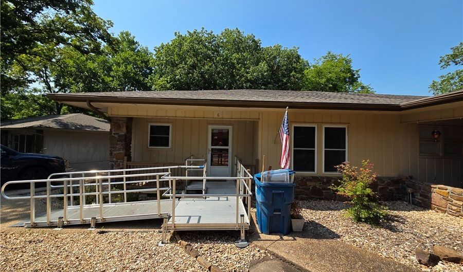 6 Melissa Ln, Bella Vista, AR 72715 - 2 Beds, 2 Bath
