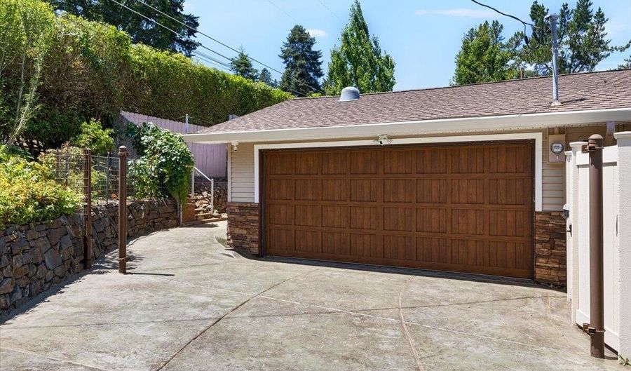 1059 Terra Ave, Ashland, OR 97520 - 4 Beds, 3 Bath