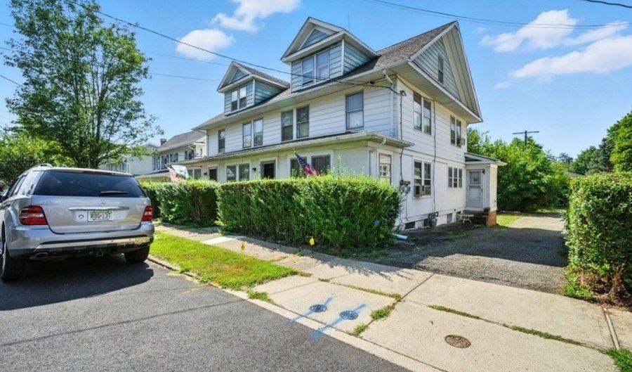 414 Green St, Burlington, NJ 07005 - 6 Beds, 2 Bath