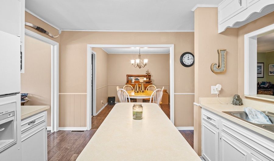 715 Ash St, Ardmore, OK 73401 - 3 Beds, 2 Bath