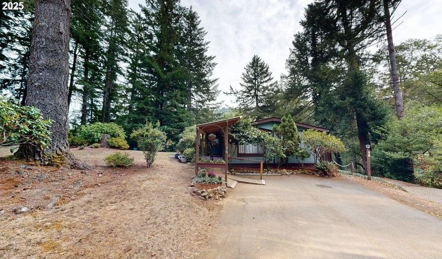 98825 PLEASANT HILL Dr 36, Brookings, OR 97415 - 2 Beds, 2 Bath