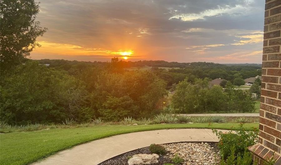 140 Miramar Cir, Weatherford, TX 76085 - 4 Beds, 2 Bath