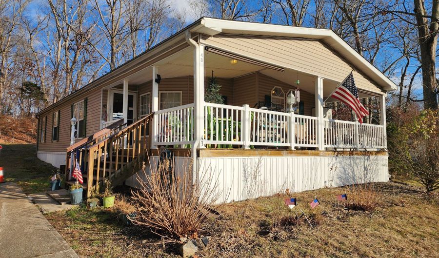 43 Evergreen Park, Clinton, CT 06413 - 2 Beds, 2 Bath