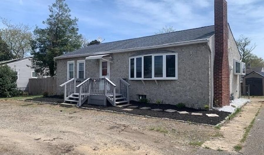 225 Admiral Ave, Beachwood, NJ 08722 - 2 Beds, 1 Bath