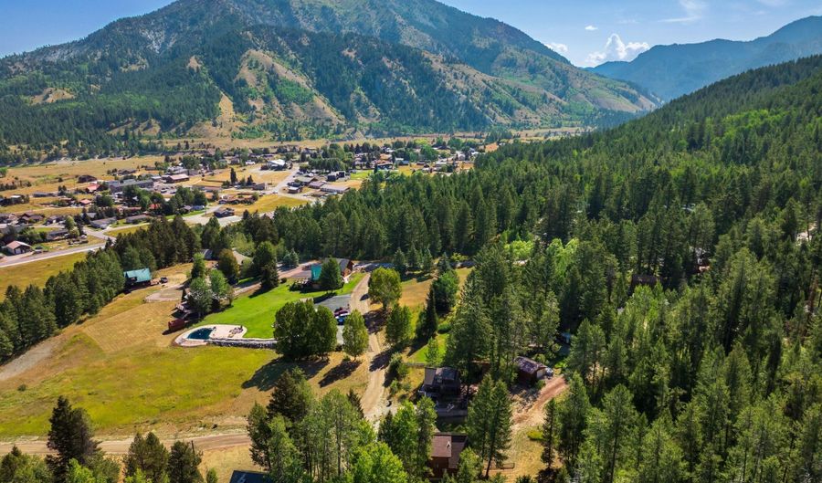 627 GRANDVIEW Dr, Alpine, WY 83128 - 3 Beds, 2 Bath