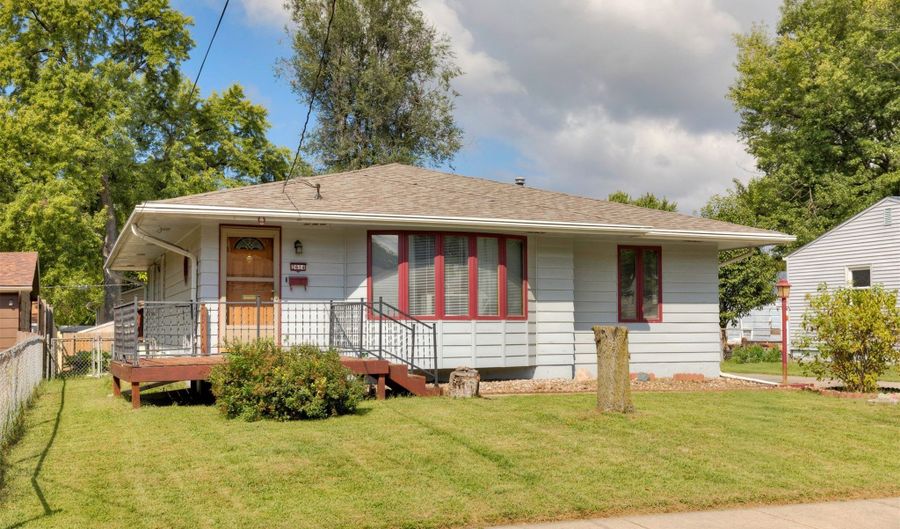 2614 E 38th Ct, Des Moines, IA 50317 - 3 Beds, 2 Bath