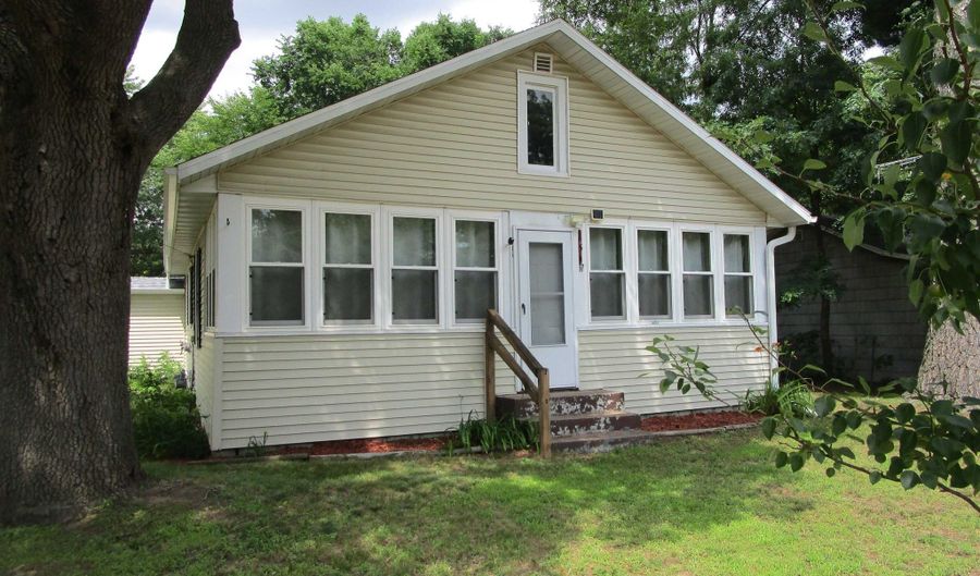 454 Center St, Adams, WI 53910 - 2 Beds, 1 Bath