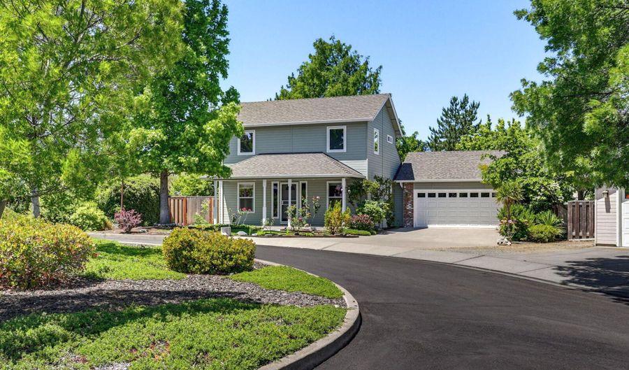 772 St Andrews Cir, Ashland, OR 97520 - 3 Beds, 3 Bath