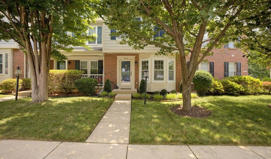 5209 DUNSTABLE Ln, Alexandria, VA 22315 - 3 Beds, 4 Bath