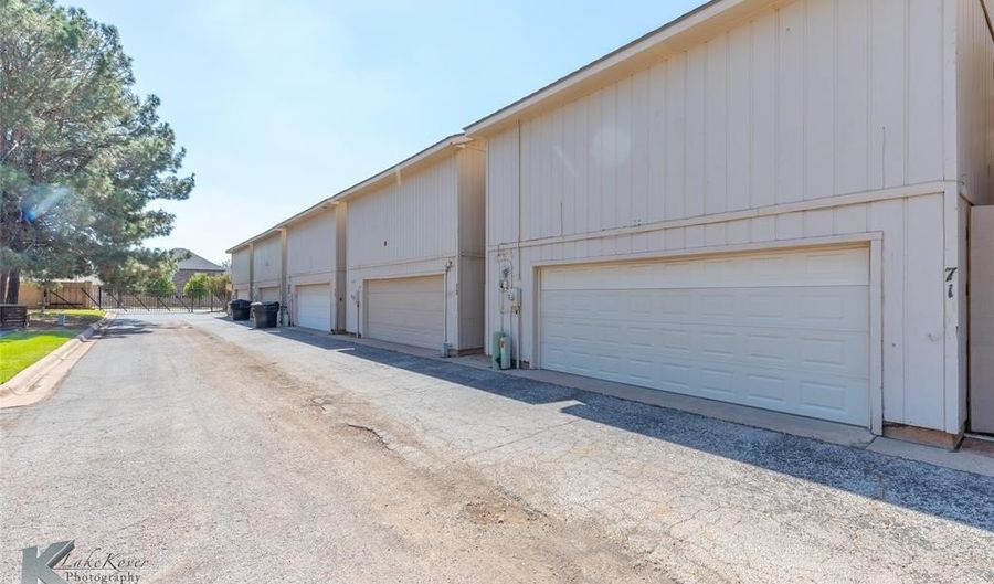 71 Fairway Oaks Blvd, Abilene, TX 79606 - 3 Beds, 2 Bath