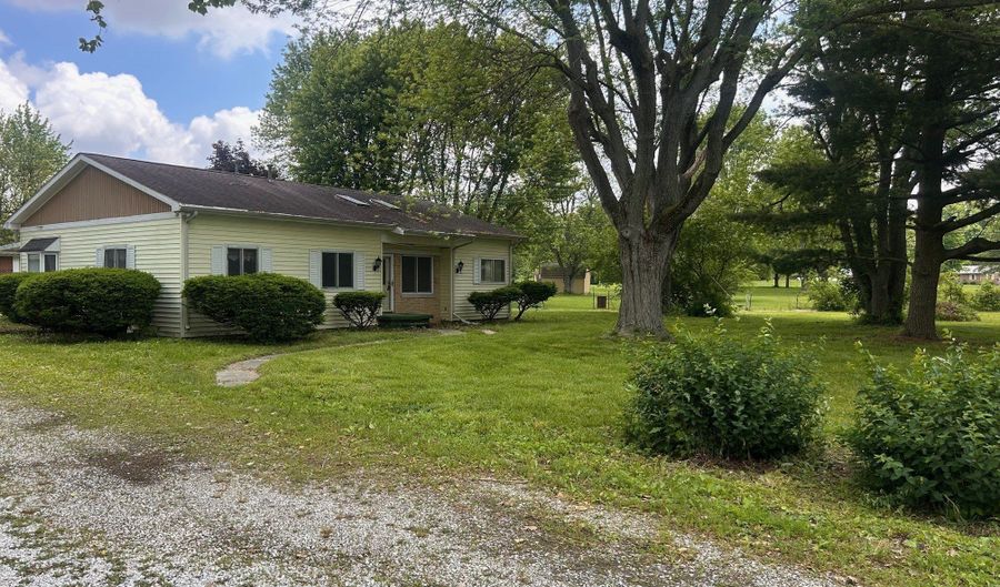 208 Winding Dr, Alexandria, IN 46001 - 3 Beds, 2 Bath