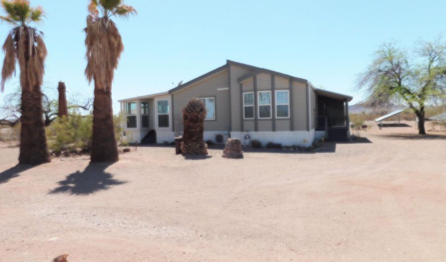 43714 E Hannah Ln, Bouse, AZ 85325 - 3 Beds, 3 Bath