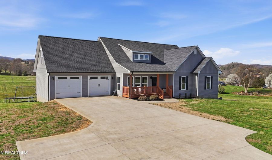 806 River Dr, Blaine, TN 37709 - 5 Beds, 3 Bath