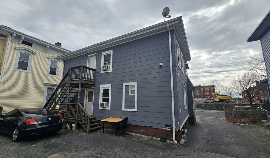113 Clarence St, Bridgeport, CT 06608 - 4 Beds, 2 Bath