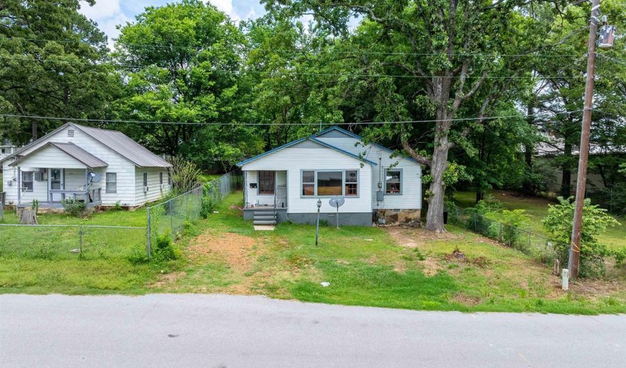 1525 Grays Ave, Batesville, AR 72501 - 2 Beds, 1 Bath