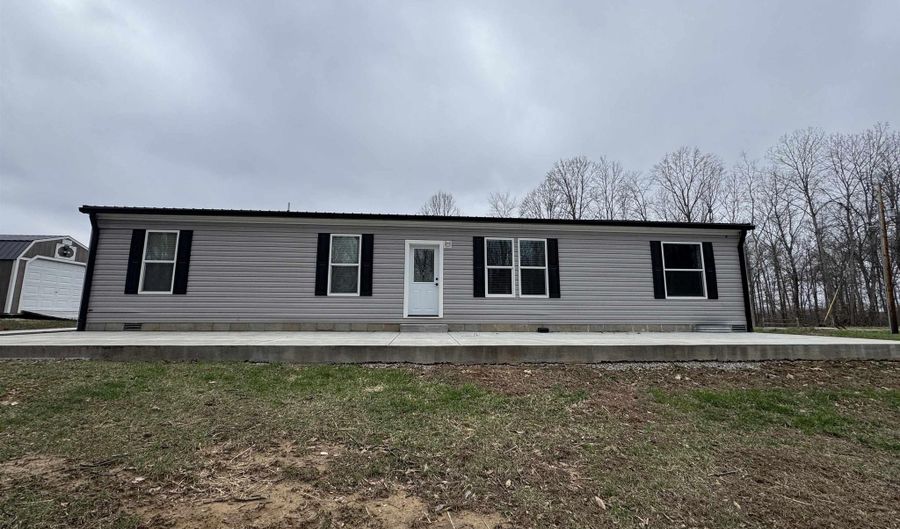 9123 E Pine Rd, Bloomfield, IN 47424 - 4 Beds, 2 Bath